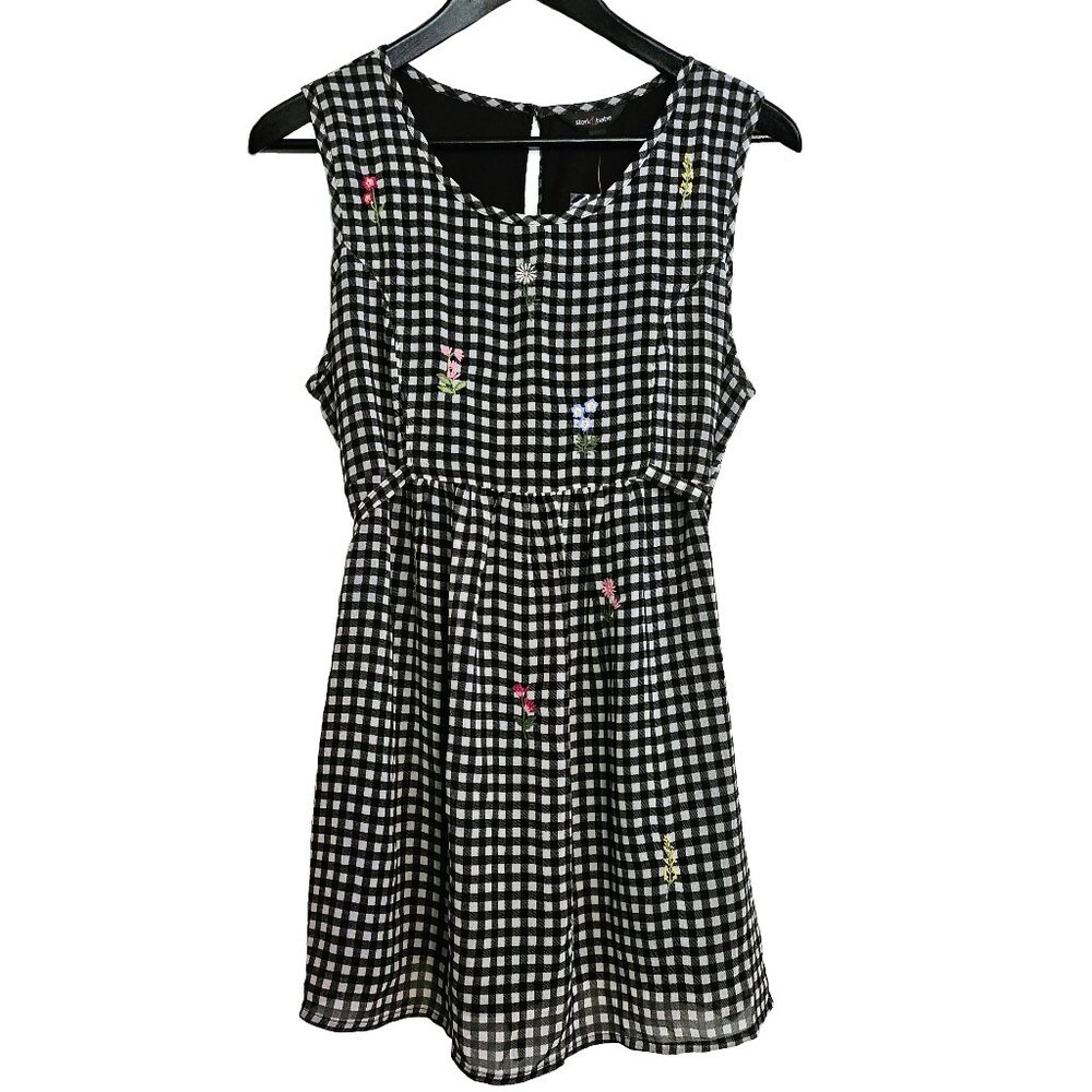 NWT STORK & BABE Black & White Gingham Flower Embroidered Maternity Top Size Med